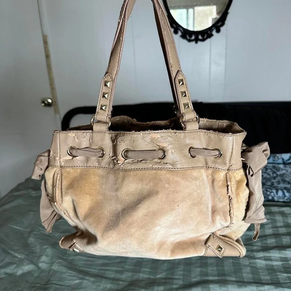 Juicy Couture tan velour daydreamer shoulder tote bag gold JUICY chain charm y2k